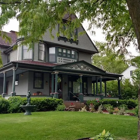 Linda Sue Manor Hostel